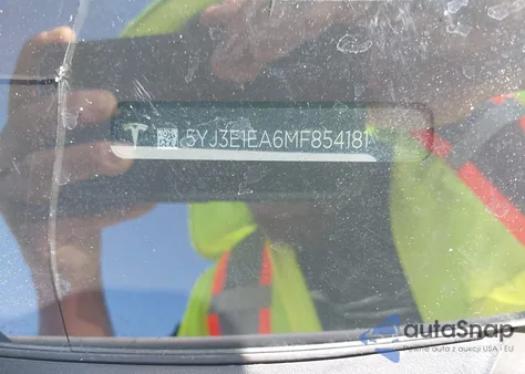 2021 Tesla Model 3 Standard Range Plus Rear-Wheel Drive from USA, damaged, VIN 5YJ3E1EA6MF854181